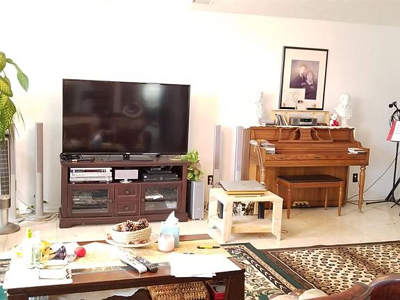 5th image of 8323 Peach Ave