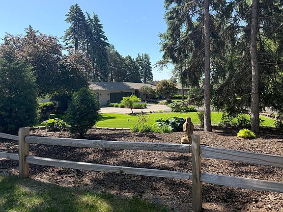 3rd image of 2205 Long Lake Rd