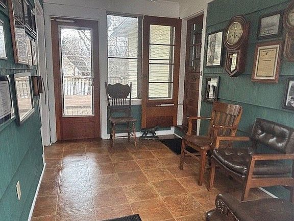 2nd image of 500 Pine Grove Ave