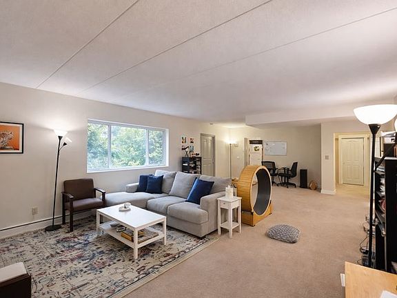 4th image of 24 Highland Ave APT 19