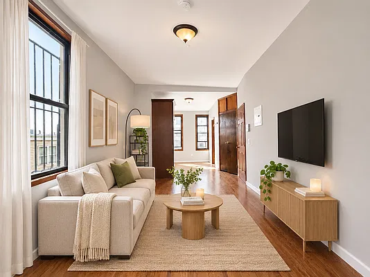 Living room, photo 1