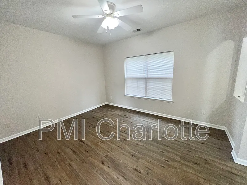 4 bed, 2.5 bath, 2256 sqft, $2,275 — Photo 3