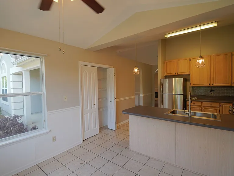 1908 Wagon Wheel Cir E — Photo 9