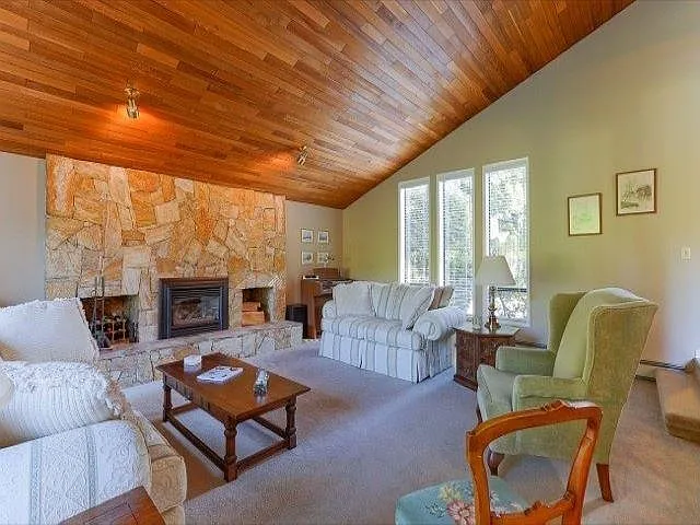 4 bed, 2563 sqft, $4,300 — Photo 4