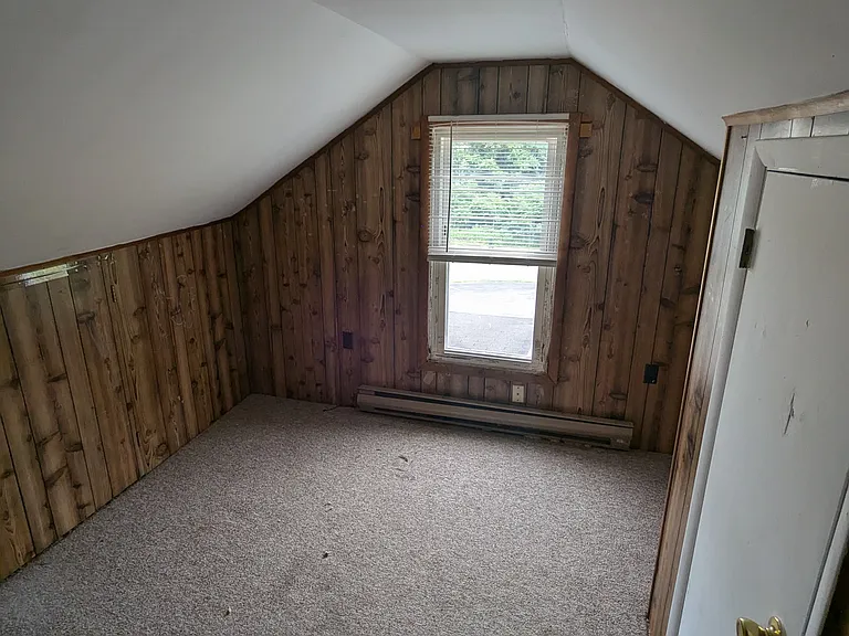 1031 Mount Tom Rd — Photo 12