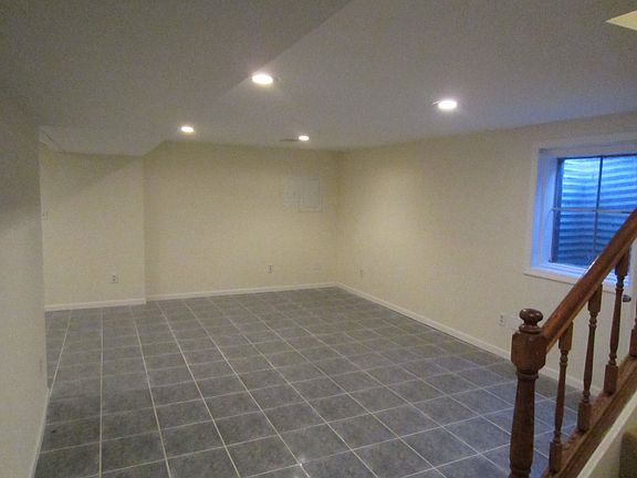 5th image of 212 Walker Dr