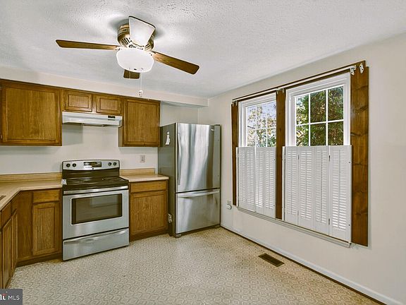 3rd image of 6064 Rock Glen Dr