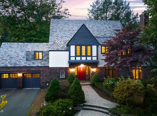 99 Woods Ln, Menands, NY 12204