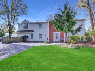 4 Locust Ave, Coram, NY 11727