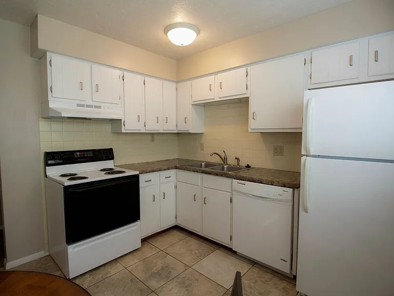 1500 Hancock Dr — Photo 6