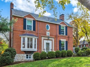 360 W Point Ct, Saint Louis, MO 63130