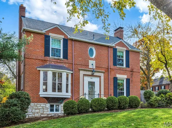 360 W Point Ct, Saint Louis, MO 63130