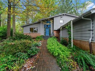 3880 Ellendale Rd, Moreland Hills, OH 44022