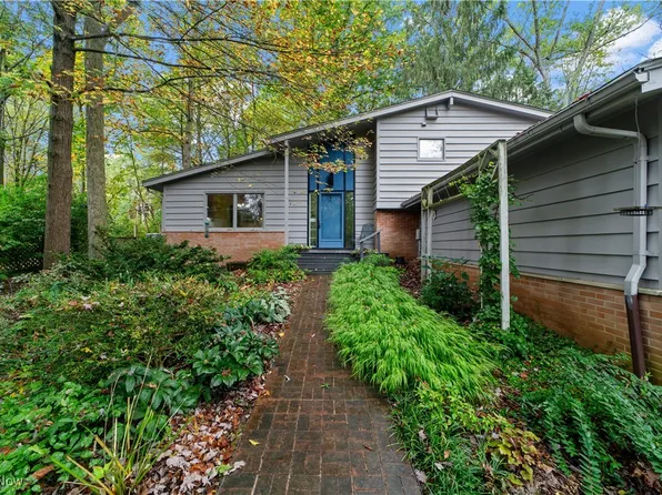 3880 Ellendale Rd, Moreland Hills, OH 44022