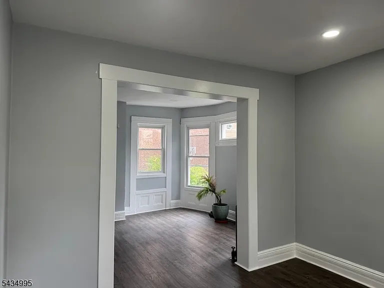 105 N Munn Ave — Photo 6