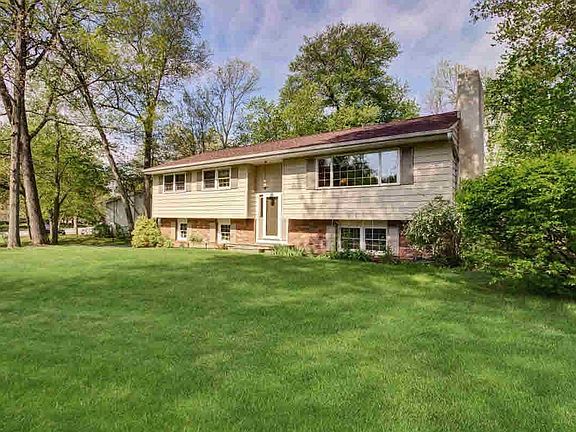 2nd image of 3 Margaret Dr