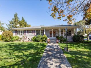 59 Woodhaven Blvd, North Providence, RI 02911