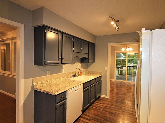 5th image of 105 Teresa Ct