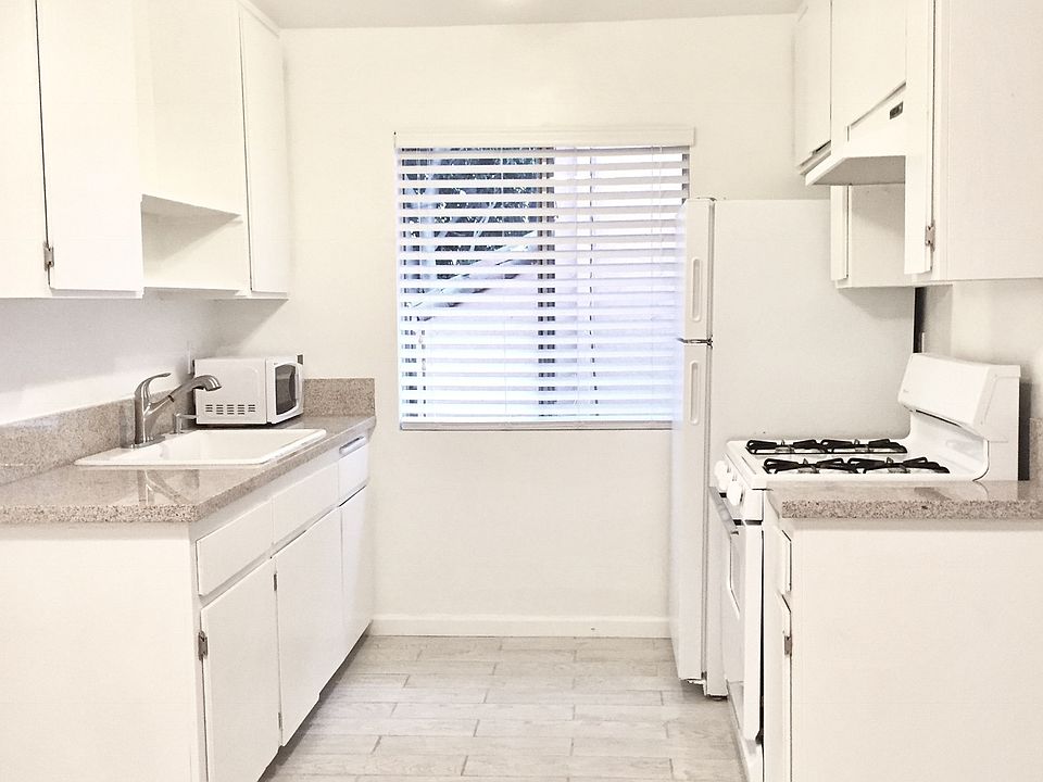 1st image of 1539 N Bronson Ave APT 23