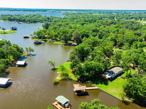 221 Saint Michaels Cir, Trinidad, TX 75163