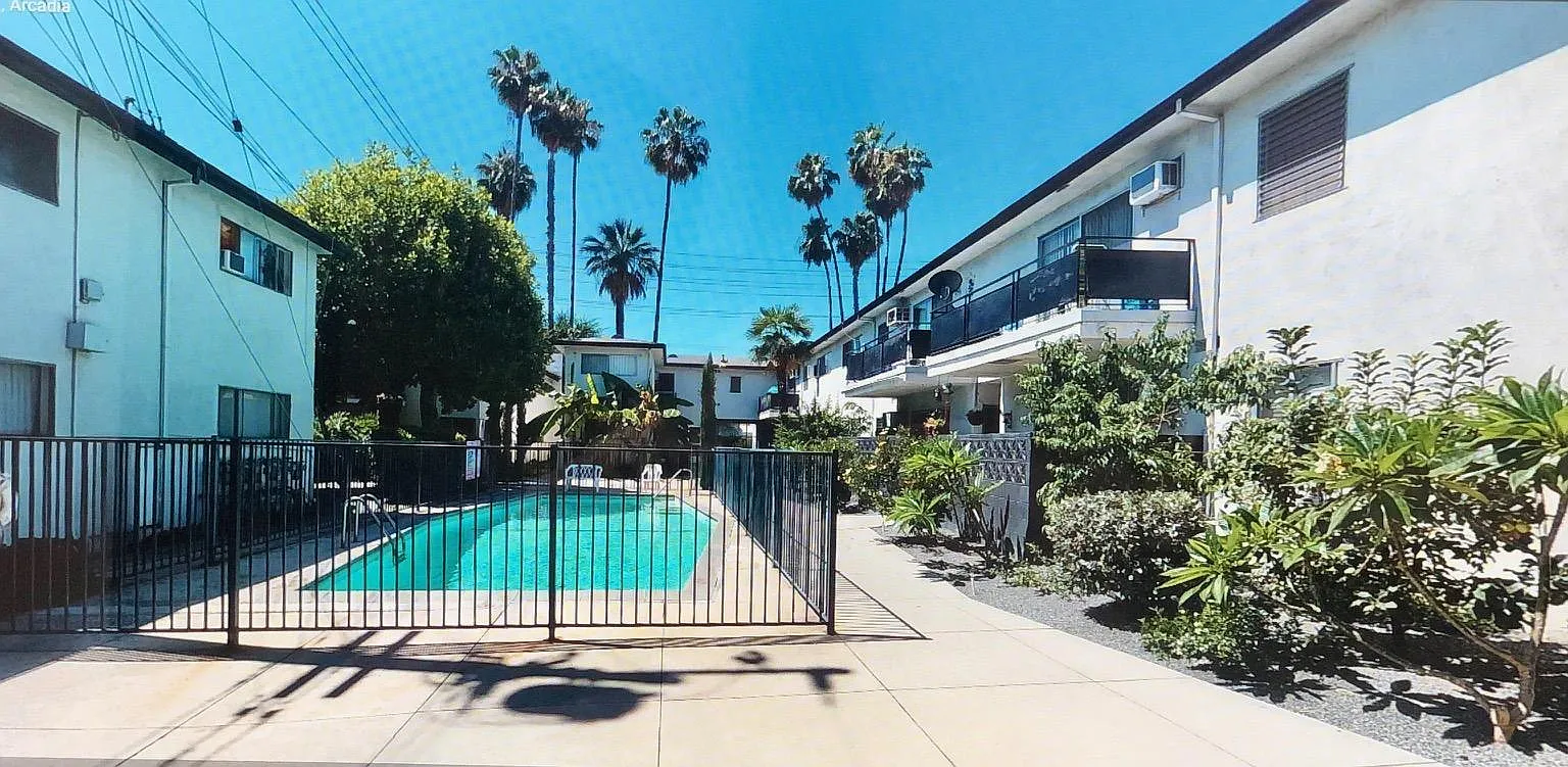 3 bed, $2,995 — Photo 2