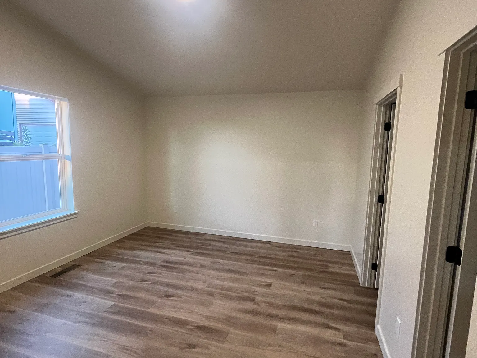 350 Nyssa Ct — Photo 4