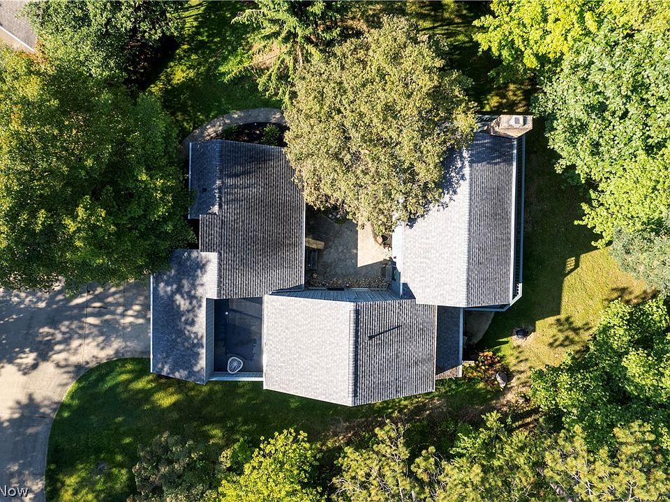 2nd image of 302 Miller Lake Rd