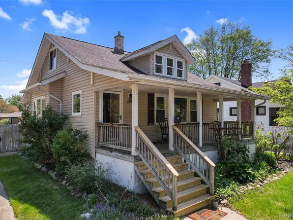27728 Florence St, Saint Clair Shores, MI 48081