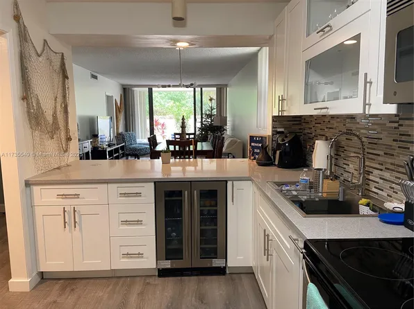 8415 Forest Hills Dr APT 105, Pompano Beach, FL 33065