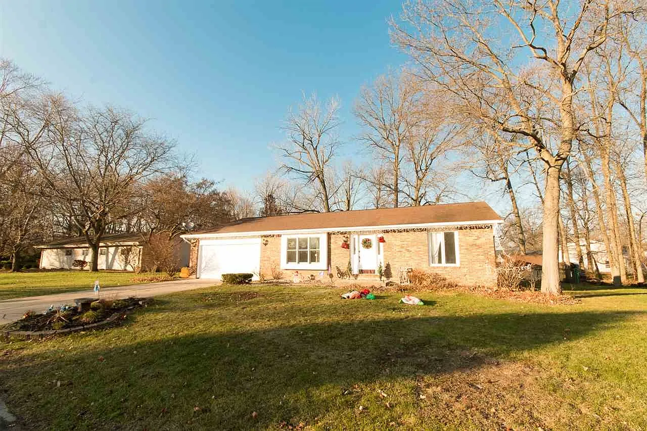 1401 Hampshire Dr photo 1