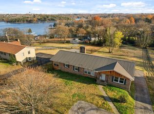 372 Green Harbor Rd, Old Hickory, TN 37138