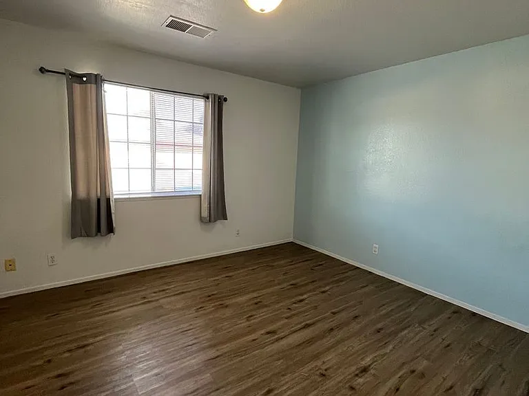 415 W J St — Photo 12