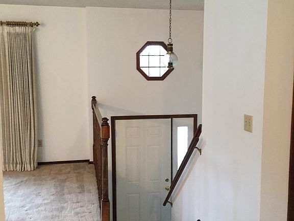 5th image of 220 N Sheffield Dr