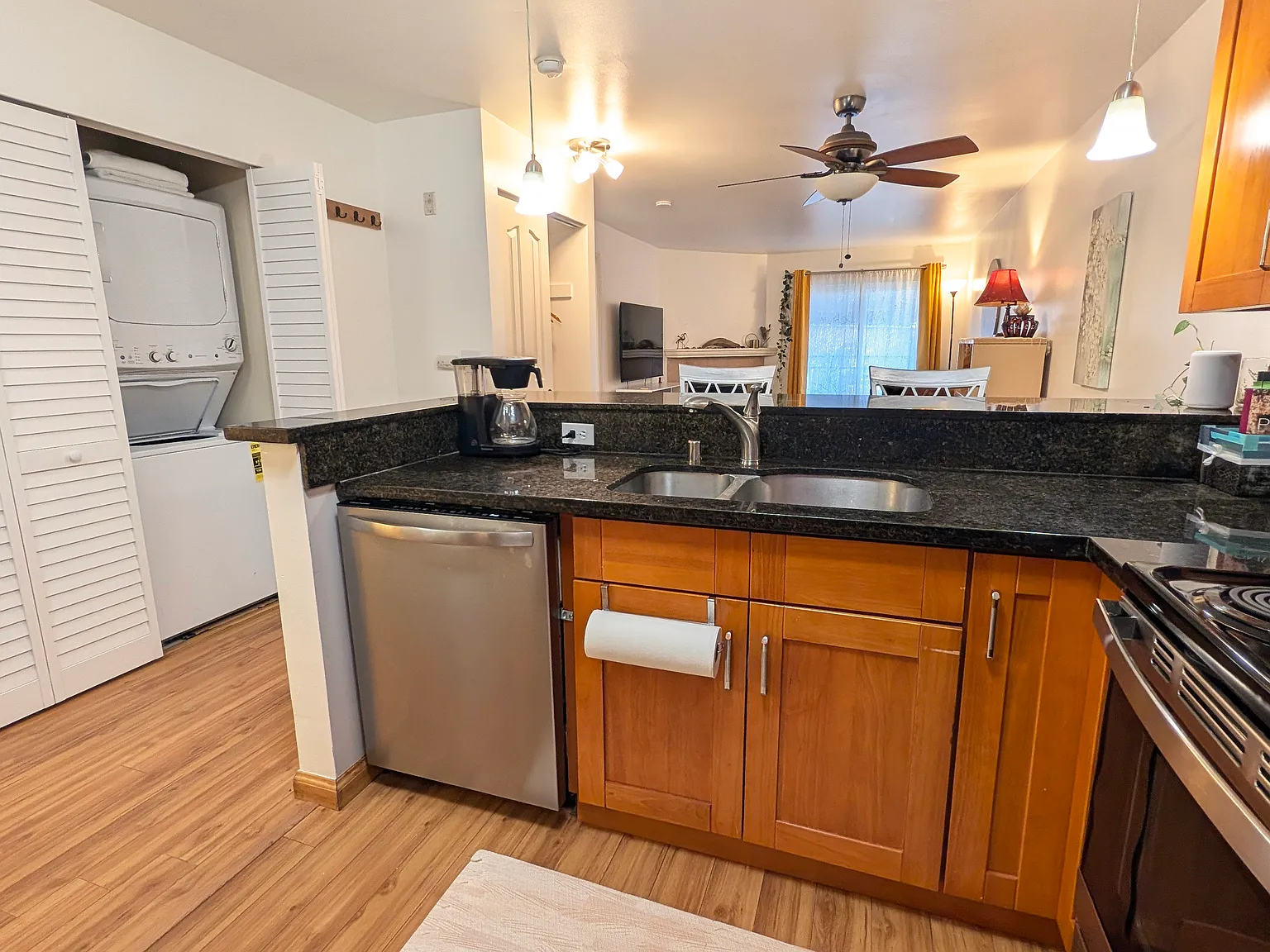 2 bed, 961 sqft, $2,960 — Photo 3