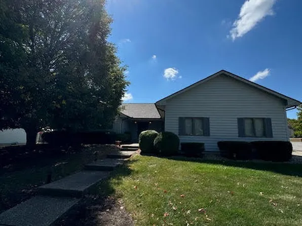 104 Aspen Dr, Clinton, IL 61727