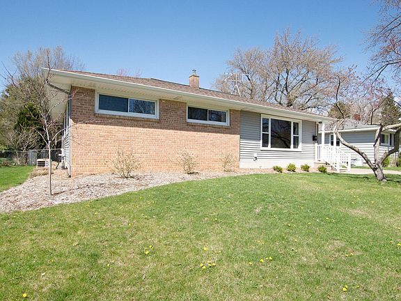 3rd image of 1105 Taylor Ave