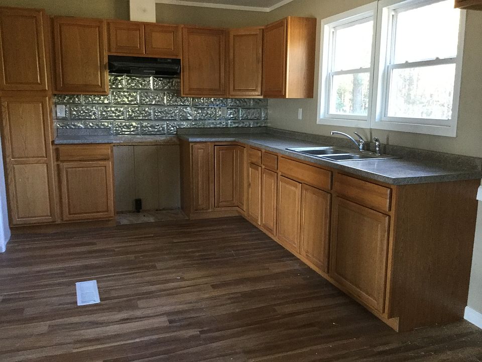 1st image of 210 Plum Dr