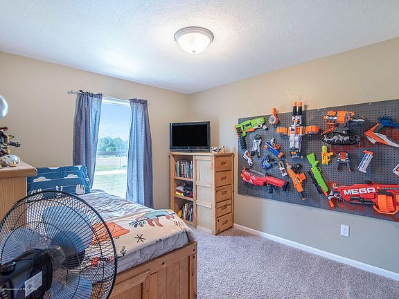 5th image of 783 Saint Andrews Dr