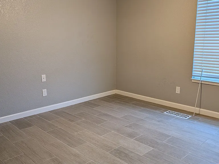 500 Fullerton Dr — Photo 11