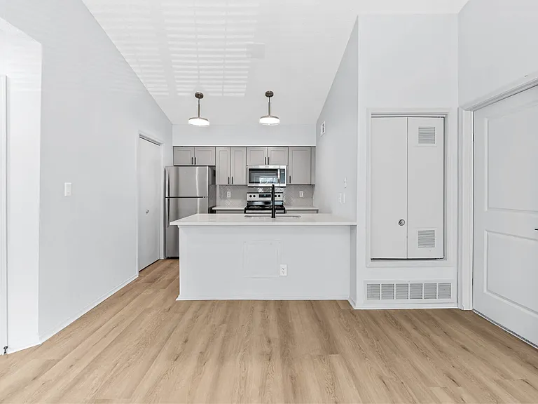 Silverwood Apartments — Photo 46