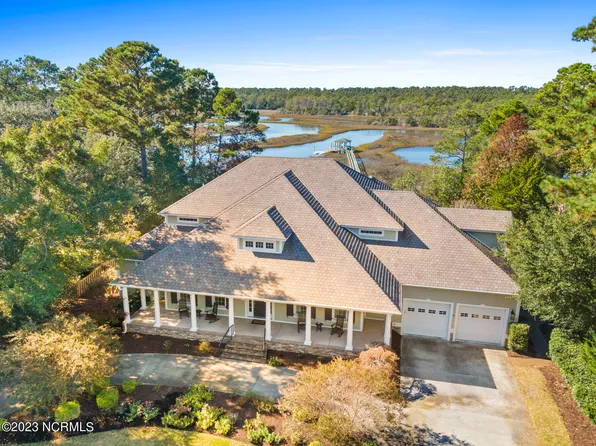 3000 Bonner Bussells Drive SE, Southport, NC 28461