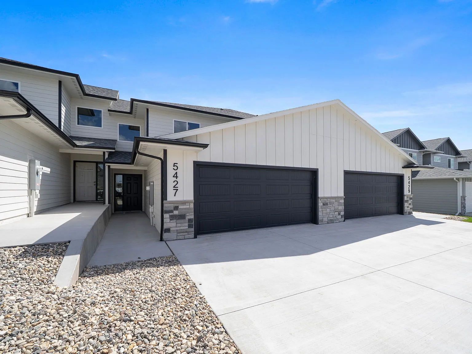 5425 W Liberator Cir — Photo 1