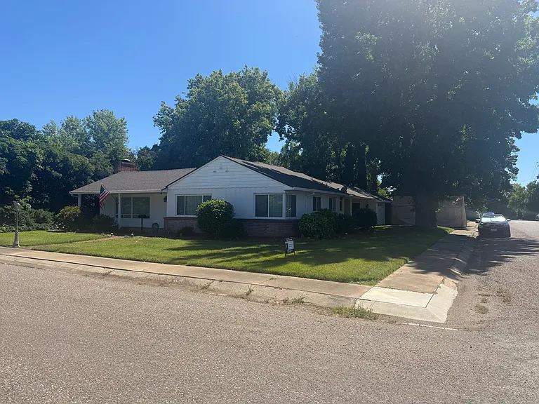 101 Sherman Dr — Photo 22