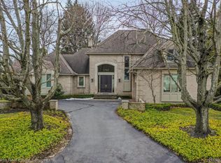 1 Willow Tree Pl, Grosse Pointe Shores, MI 48236