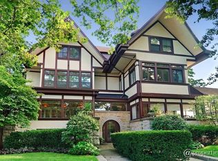 1300 Davis St #1B, Evanston, IL 60201