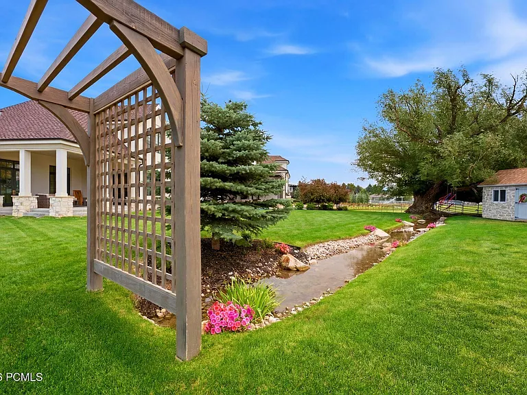 71 W Farm Springs Ln — Photo 33