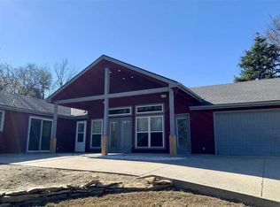 7801 Rock Creek Dr, Ozawkie, KS 66070