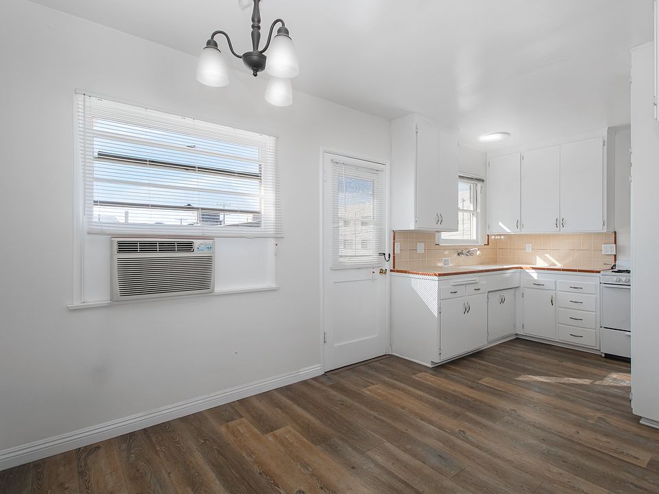 Dining Area & Kitchen Space