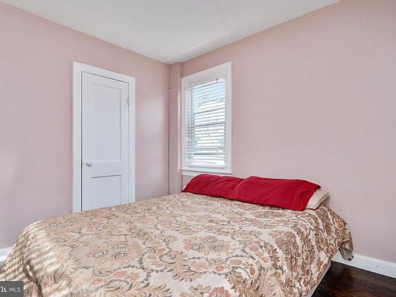 5th image of 105 Linden Ln