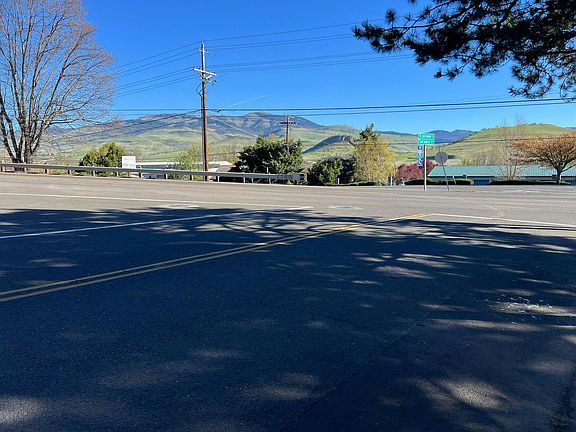 5th image of 540 Oak Knoll Dr